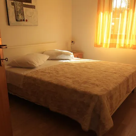 Appartement Daidzic By El-pi Tours Njivice