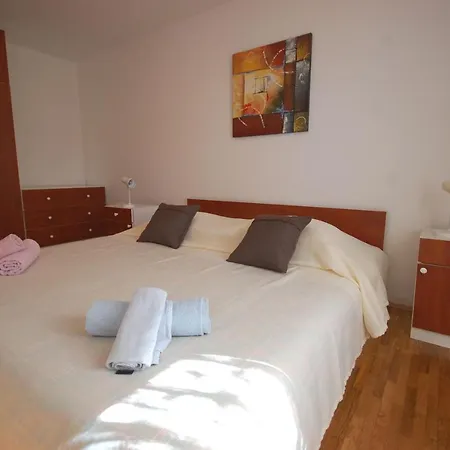 Daidzic By El-pi Tours Njivice