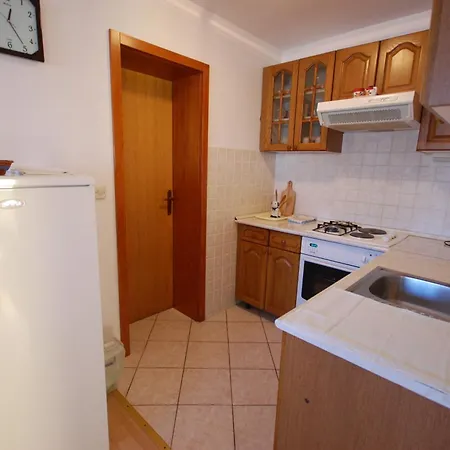Daidzic Apartament *