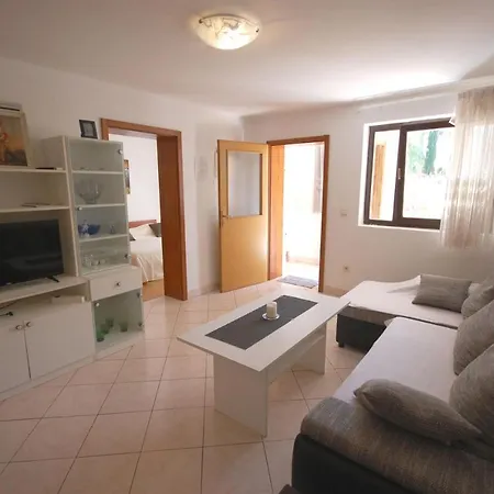 Daidzic Apartament *