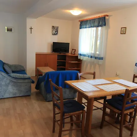 Daidzic By El-pi Tours * Njivice