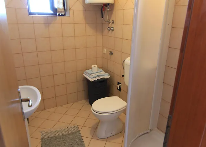 Daidzic By El-pi Tours * Njivice