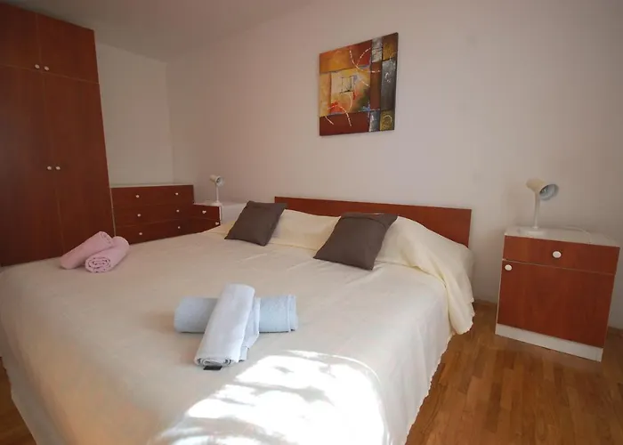 Daidzic By El-pi Tours Njivice