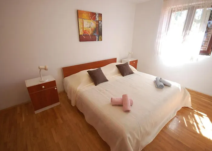 Daidzic By El-pi Tours * Njivice